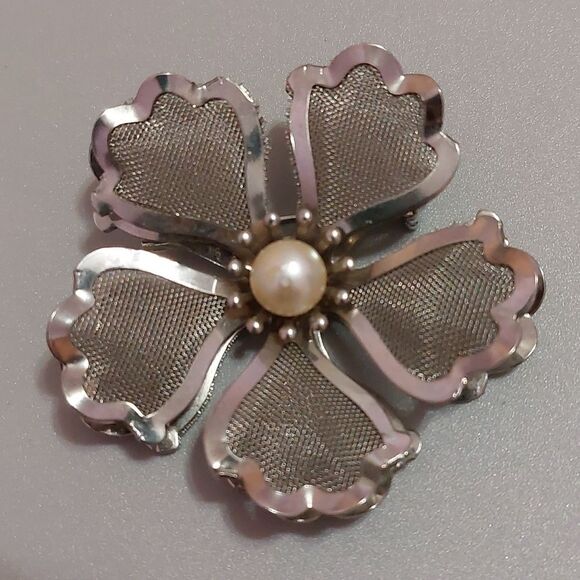 Vintage Jewelry - Vintage Signed BED Silver Tone Mesh Flower Brooch Pin
